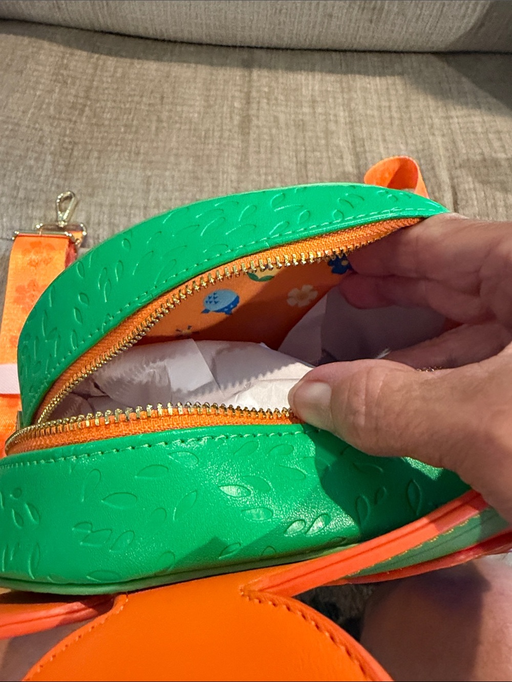 Disney’s EPCOT Flower & Garden Orange Bird Crossbody Bag 2026 - Picture 8 of 13